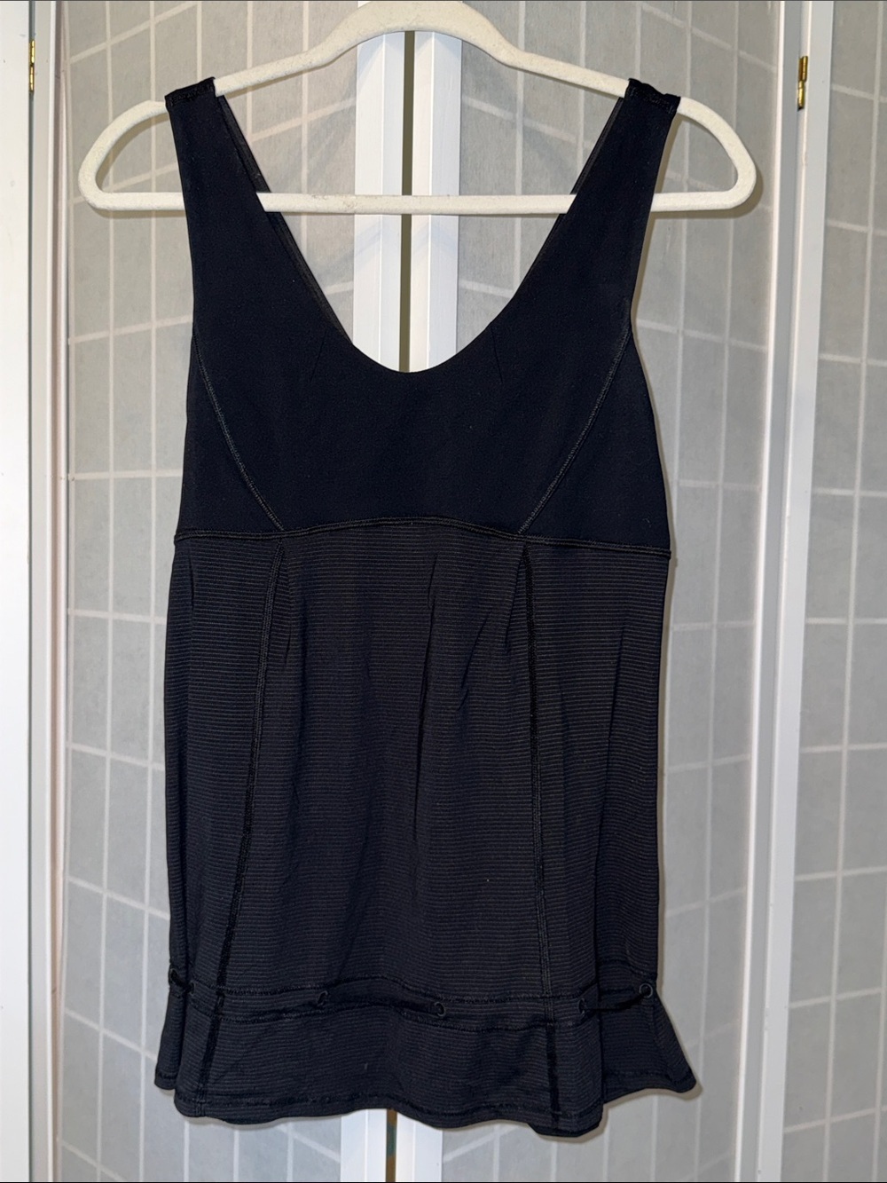Lululemon Size 6 Tank Top V-Neck Drawcord Cinch Waist Black